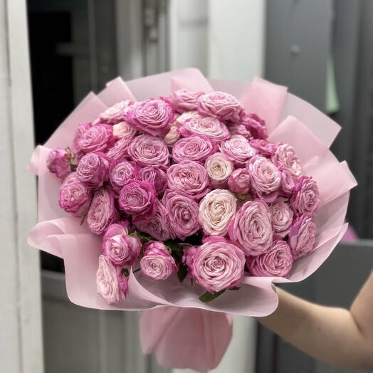 25 кустовых пионовидных роз