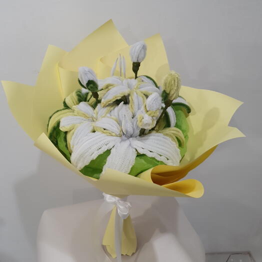 Букет лилий из пушистой проволоки