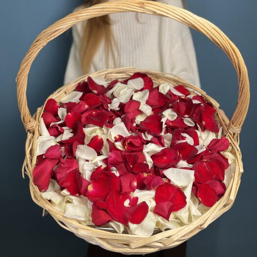 Лепестки роз 15 литров в корзине подарочной 🌹Лепестки роз из свежих роз Красная роза Белая роза