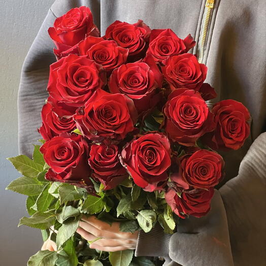 Пачка розы красные импорт (25 шт)