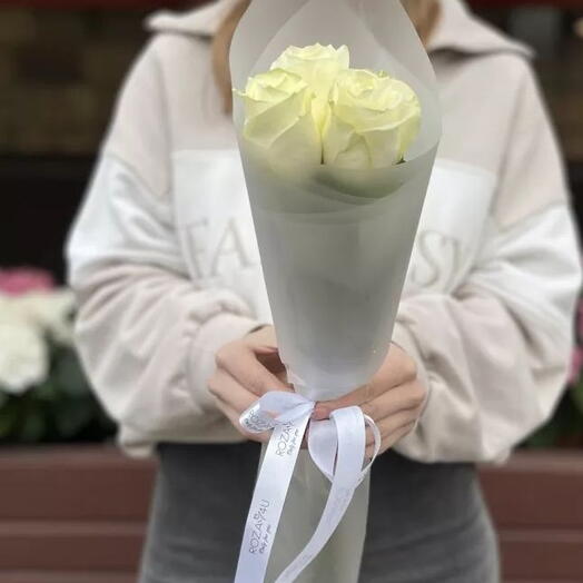 Букет-комплимент из 3 белых роз