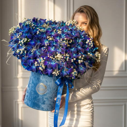 Цветы в коробке 101 космическая ночь. Композиция 506. Leora Flowers дом цветочной моды