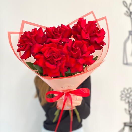 Букет бордовых французских роз с минимальным оформлением ️🌹