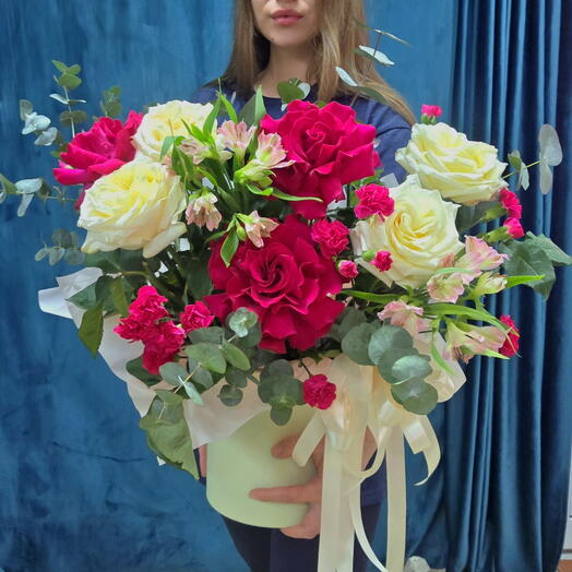 Огромгая коробка с французскими и поновидными розами❣️