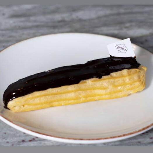 eclairs
 with vanilla cream