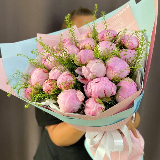 Букет "25 нежных пионов"