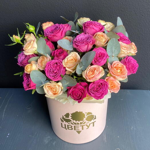 Rosas de arbusto en una Caja