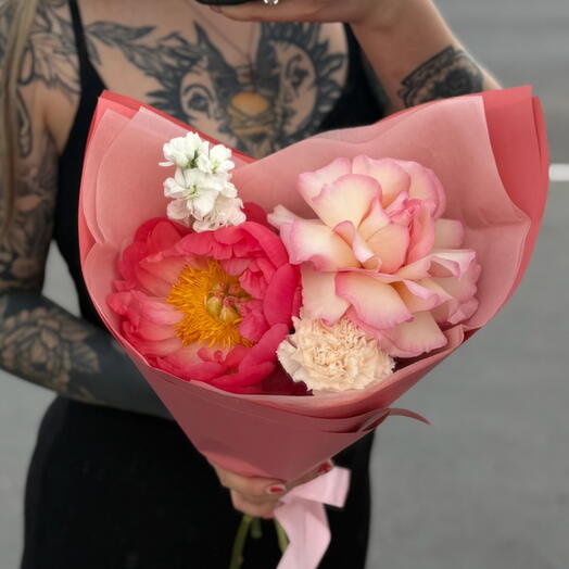 Летний комплимент с пионом Coral Charm PEONY202