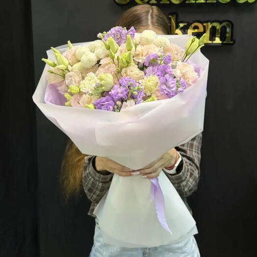 Букет из цветов в оформлении 💜