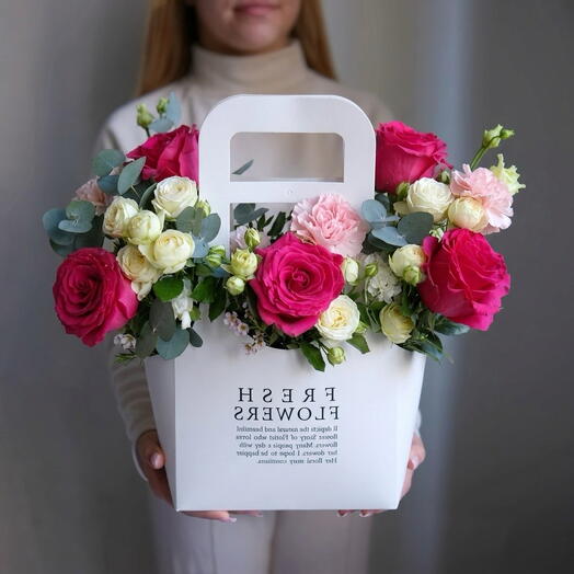 Цветочная коробочка из пионовидных роз N175
