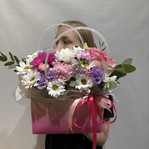 Нежная композиция из цветов в сумочке  « Лучший день »🌸