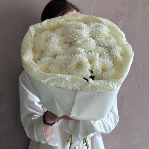 Нежный монобукет из 5 кустовых белых хризантем