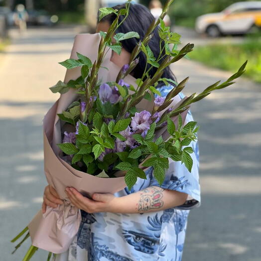 Белые гладиолусы