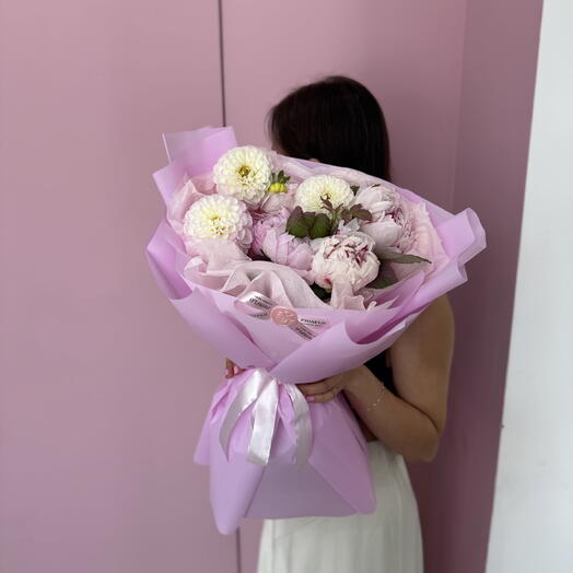 С георгинами 🌸