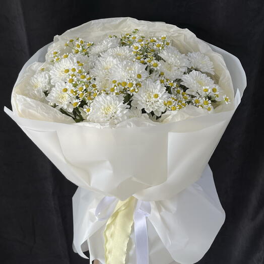 Нежный букет с ромашками