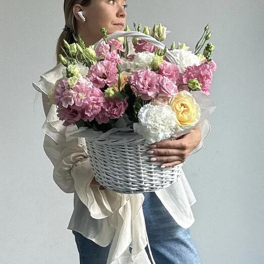 Композиция из родовой эустомы ( лищиантусов) 15 шт и рогового львиного зева 5 шт