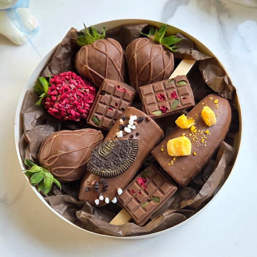 Клубника в шоколаде с бананами мини