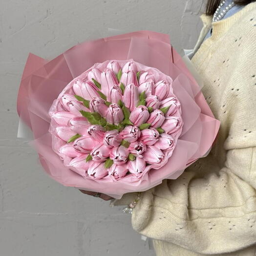 Marshmallow bouquet of 35 pink tulips