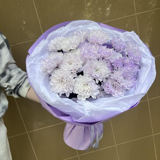 Букет из сиреневой хризантемы