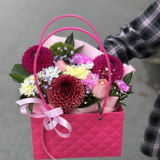«Яркий микс» 💜композиции из ярких георгин нежной розовой розы и кустовой хризантемы