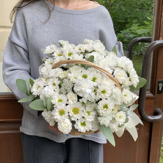 Белоснежная корзина комплимент