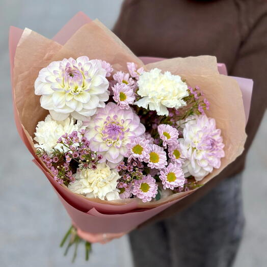 Уютный букет георгины, сантини, хамелациум и диантусы🌸