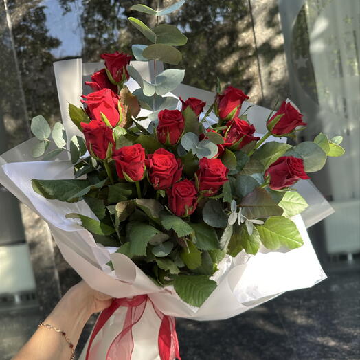 Букет красных роз 15шт