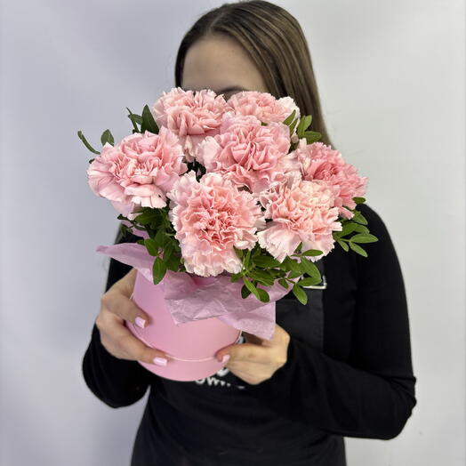 Комплимент из розовых диантусов в коробке