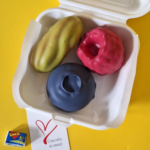 Корпусные пирожные ассорти, 3 шт. - малина, черника, фисташка