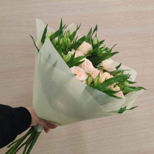 Букет роз и альстромерий 💗