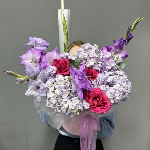 Сиреневая композиция с Малиновой Роза