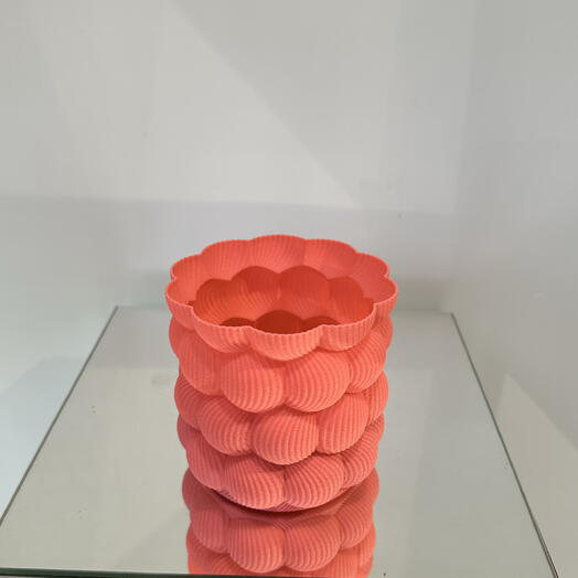 Яркая 3D ваза