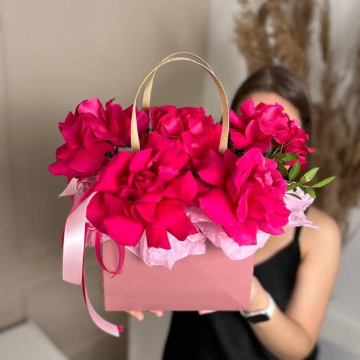 Французские малиновые розы в сумочке 💕