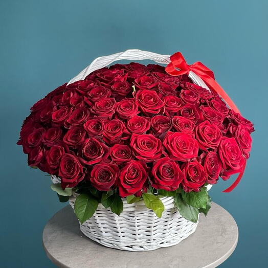 Корзина из 101 красной розы