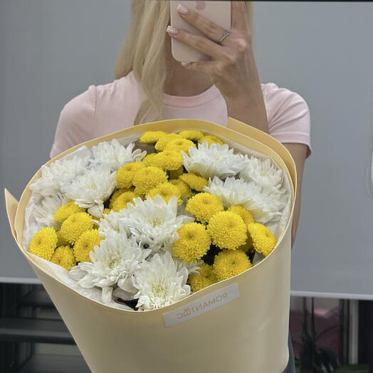 Монобукет из 7 веток кустовой хризантемы