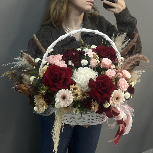 Роза кустовая пионовидная, французская Роза