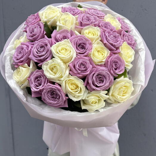 35 роз бело-сиреневых роз 🤍💜