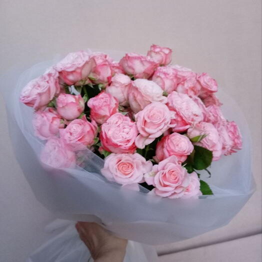12 bombastic roses