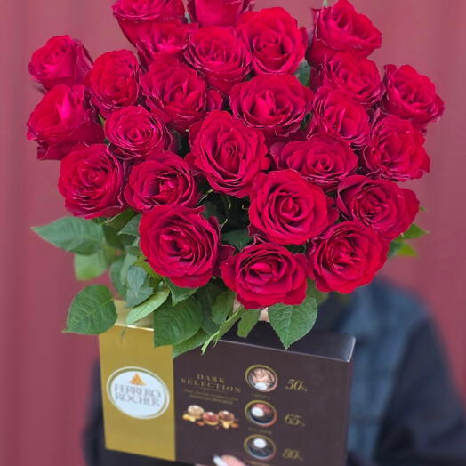 Сет из 25 красных роз и конфет Ferrero rocher
