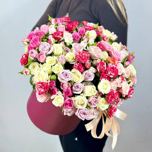 Композиция из 35 кустовых роз