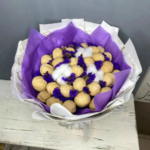 Букет из грецких орехов