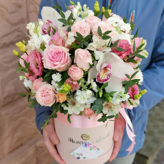 Шляпная коробка с цветами