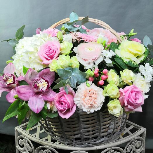 Корзина с цветами 🌸