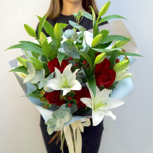 Ramo de lirios y rosas