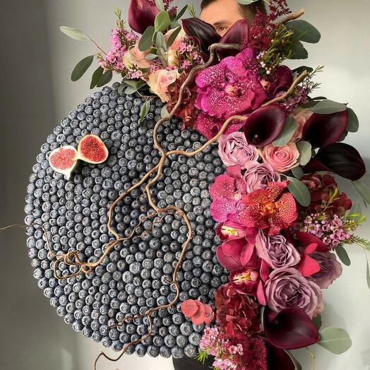 Букет из голубики с цветами; Ягодный букет; Букет на день рождения; Букет девушке; Необычный букет