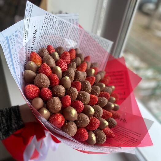 Bouquet of strawberries in chocolate