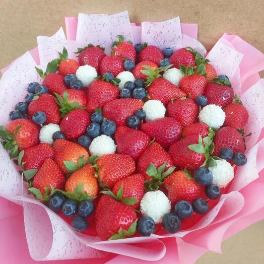 Ramo de fresas con dulces