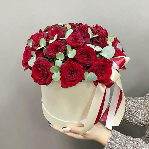 Hatbox with 25 red roses and eucalyptus