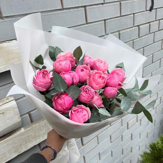 Ramo de Rosas de peonía con eucalipto