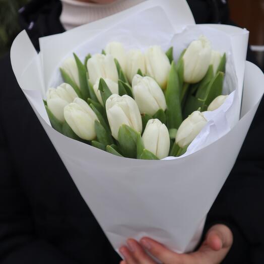 Букет белоснежных тюльпанов